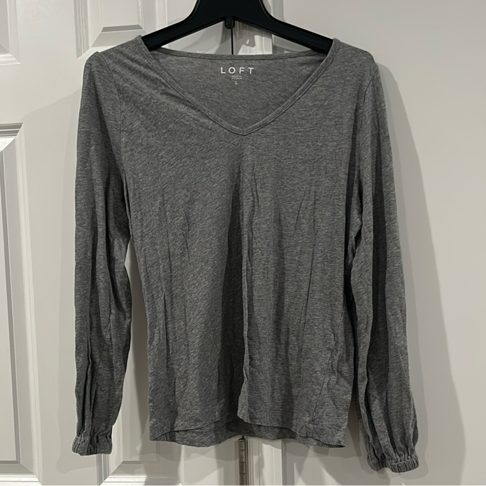 LOFT Women’s V-Neck Top Gray Long Sleeves